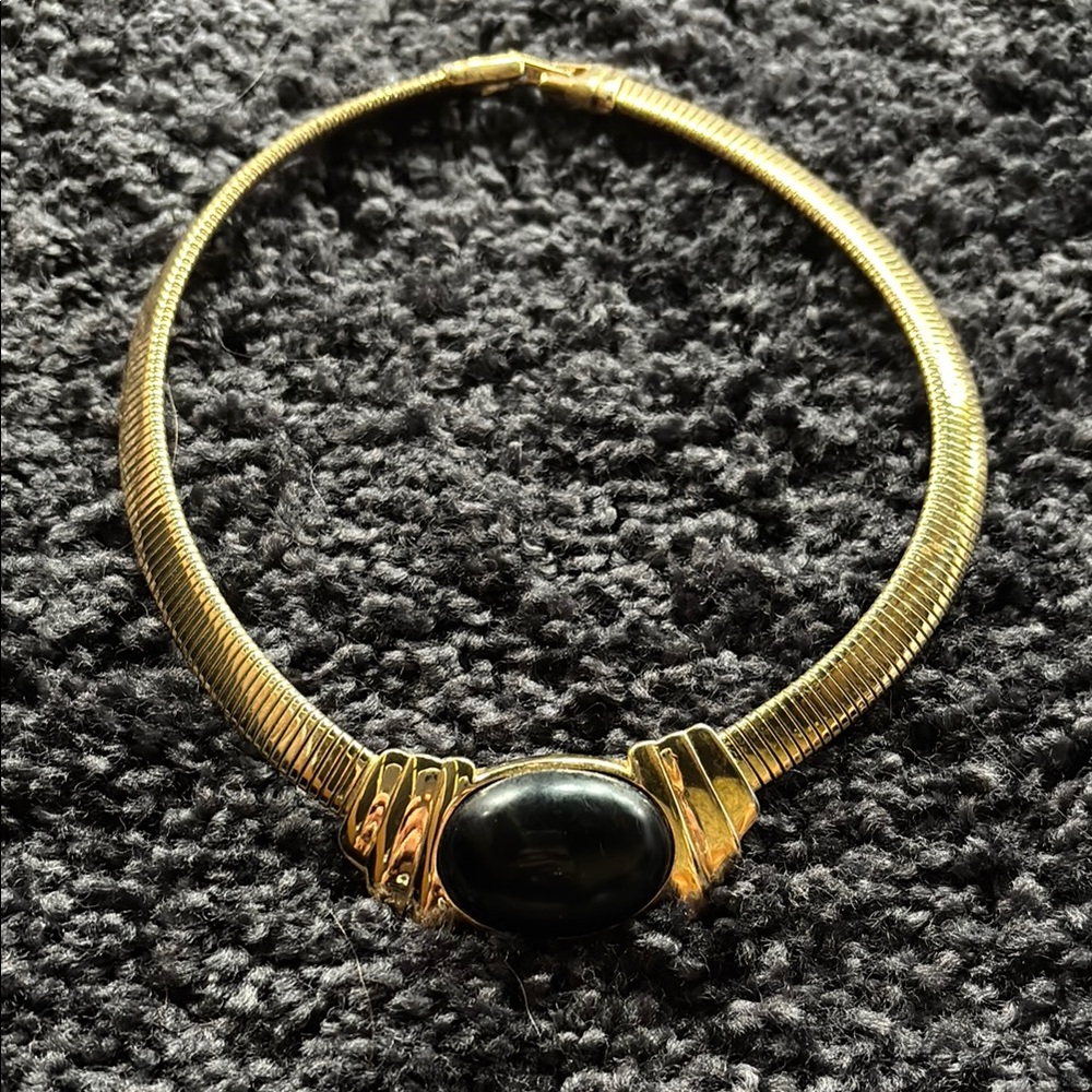 This is a vintage Trifari choker necklace.